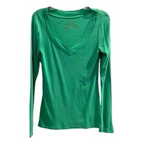 Green long sleeve tee